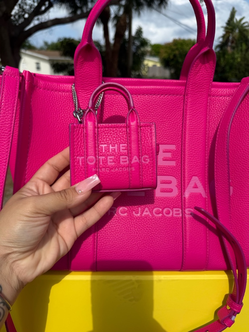 Marc Jacobs Hot Pink The Tote Bag Large Leather Tote with Removable Strap - Picture 3 of 12